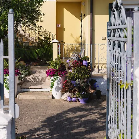 Giglio Del Conero Гостевой дом 4*